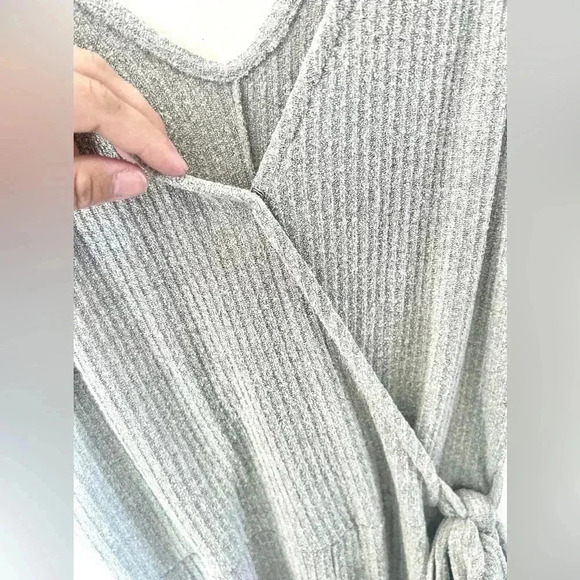 Heatherly Delia Faux Wrap Knit Gray Sleeveless Ribbed Comfy Romper Size Medium - Picture 5 of 10